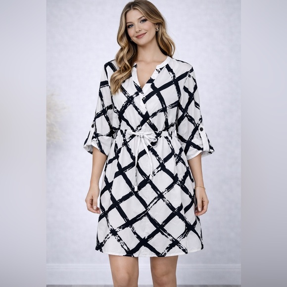 Dresses & Skirts - Black and White Geometric Dress